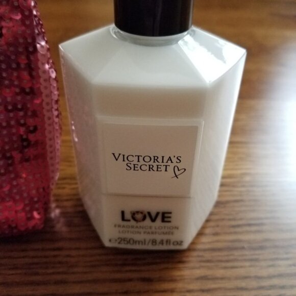 VICTORIA'S SECRET Sequined cosmetic bag and lotion bundle - Picture 4 of 5